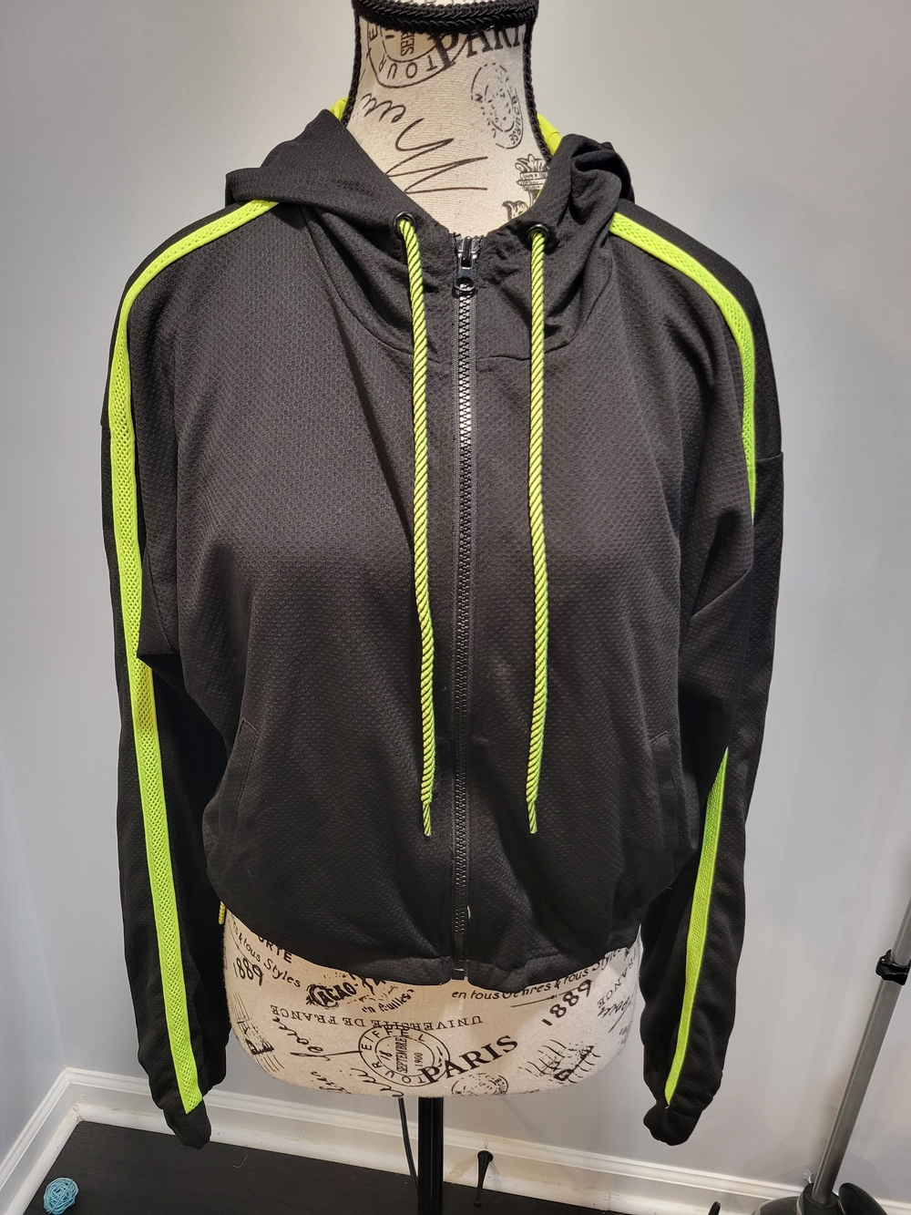 Women's Forever 21 Black And Neon Cropped Hoodie Sz. Medium